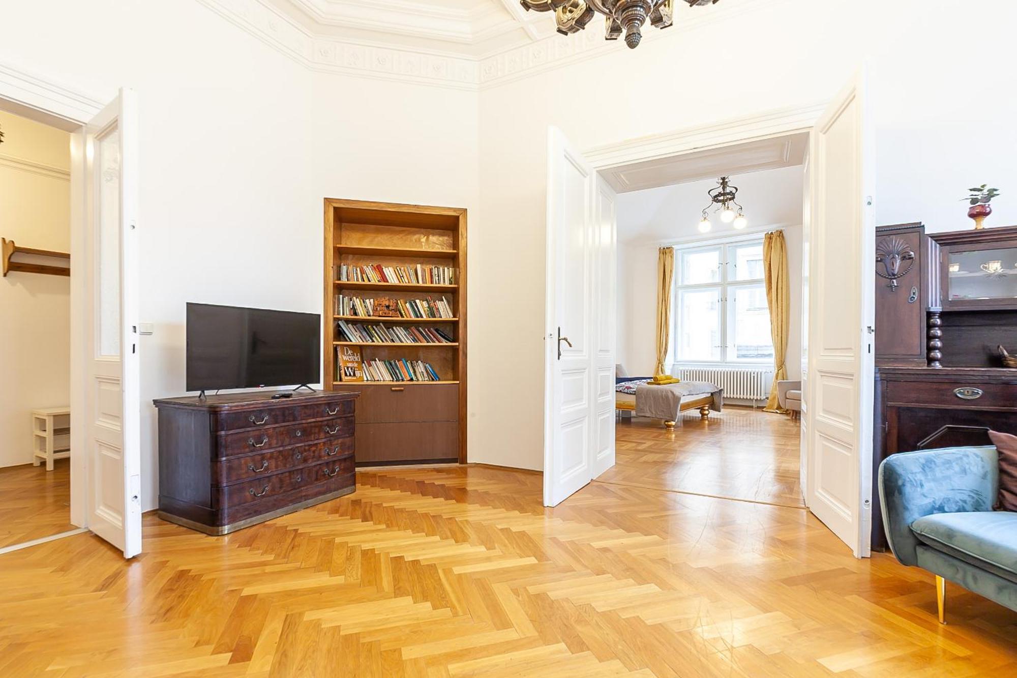 Royal Apartment By Charles Bridge View Of Saint Nicholas Church Prague Exterior photo