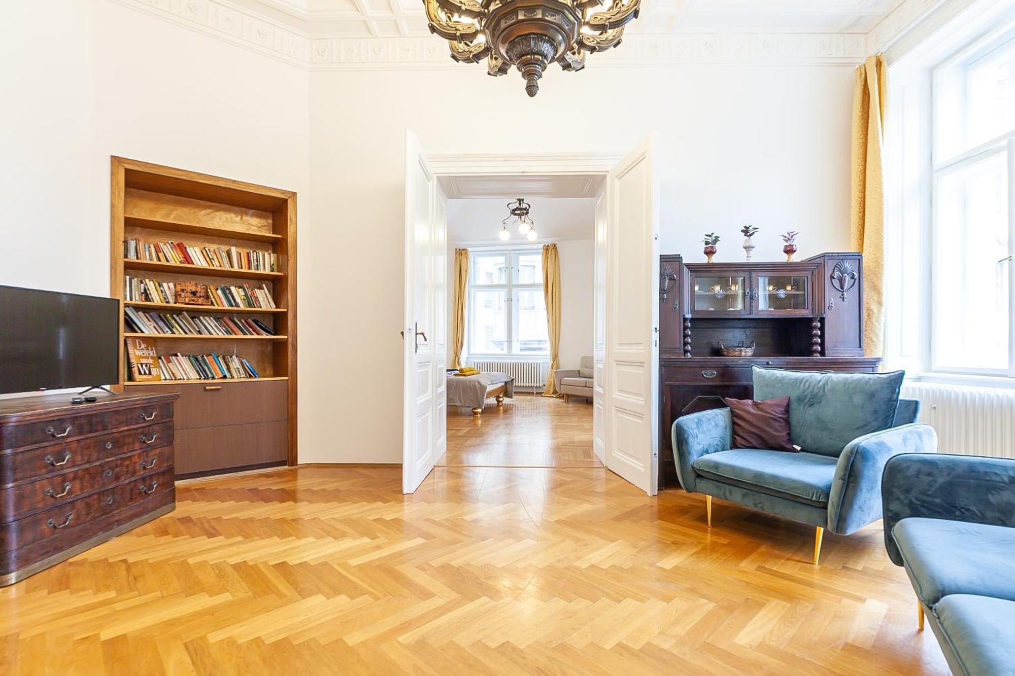 Royal Apartment By Charles Bridge View Of Saint Nicholas Church Prague Exterior photo