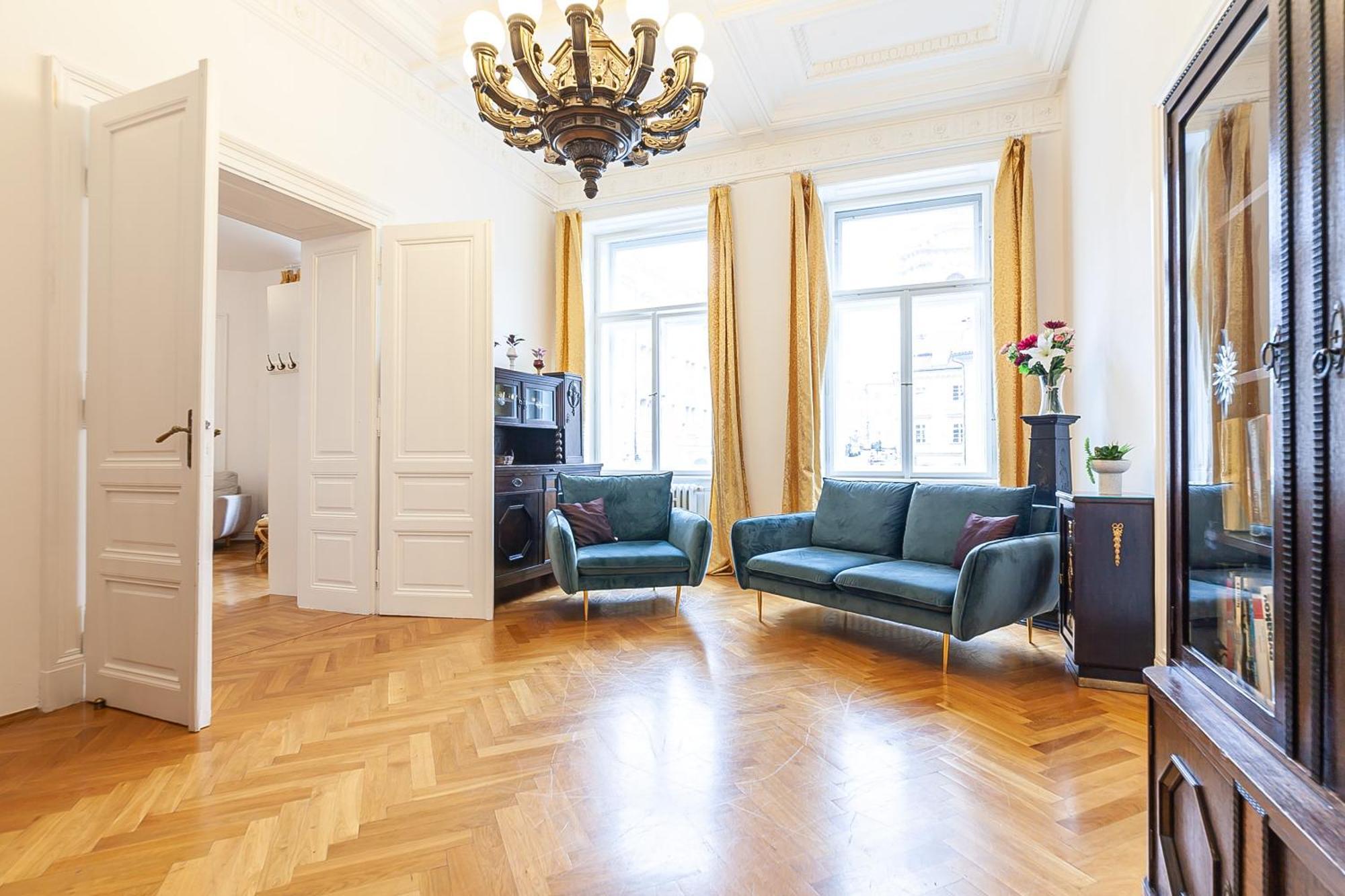 Royal Apartment By Charles Bridge View Of Saint Nicholas Church Prague Exterior photo
