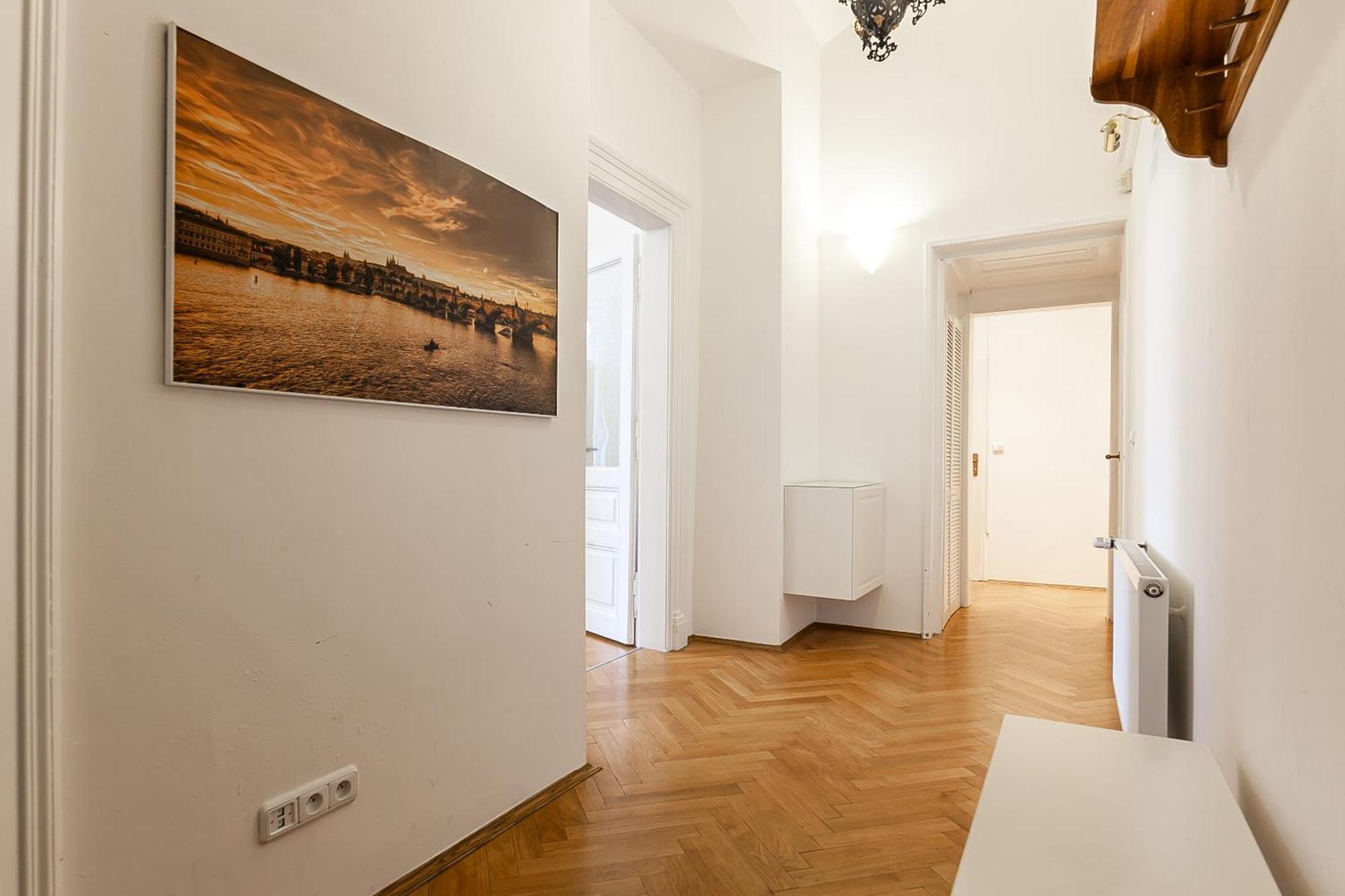 Royal Apartment By Charles Bridge View Of Saint Nicholas Church Prague Exterior photo