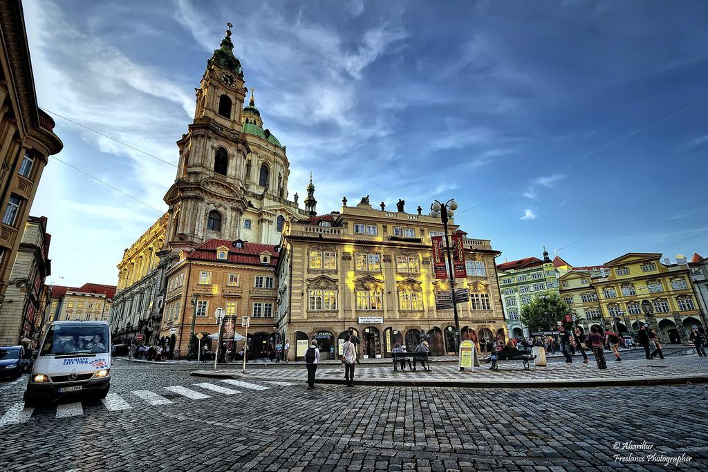 Royal Apartment By Charles Bridge View Of Saint Nicholas Church Prague Room photo